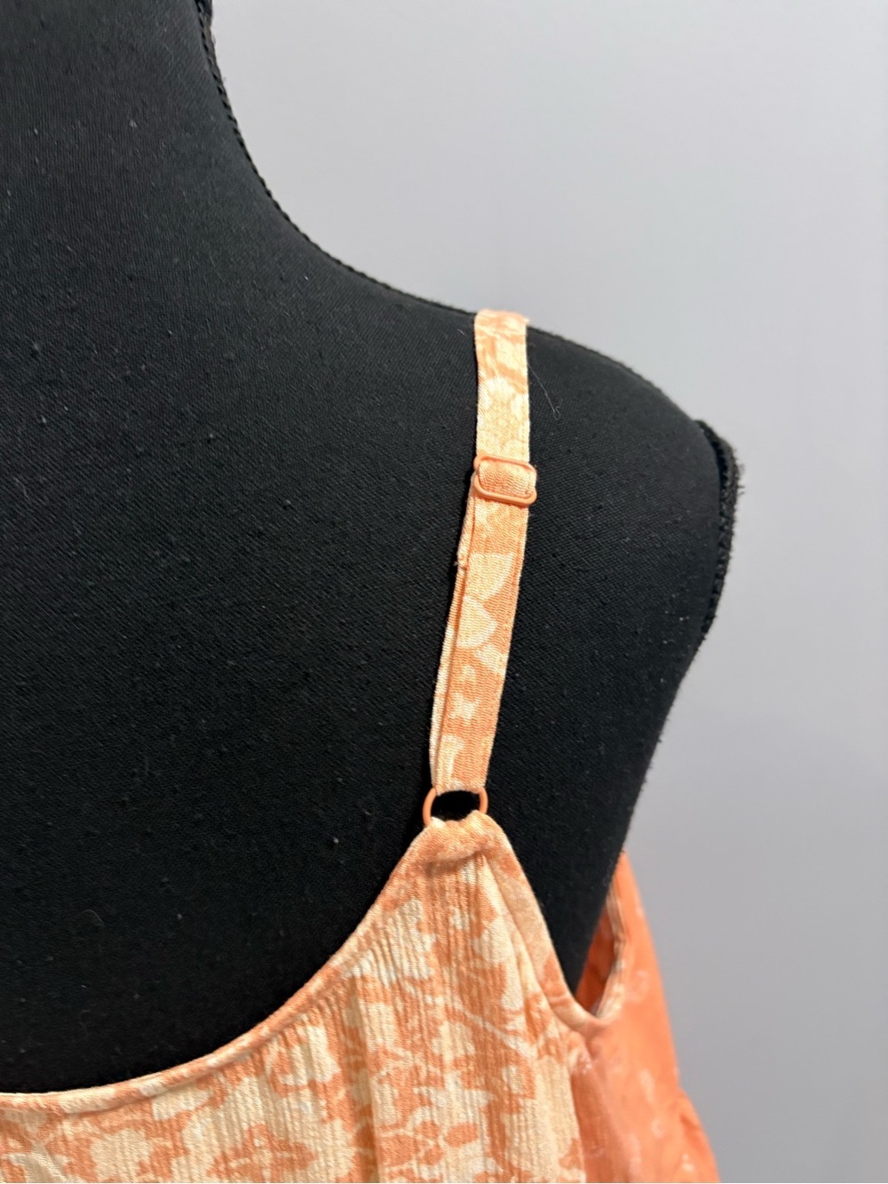 Torrid Tank - Picture 5 of 8